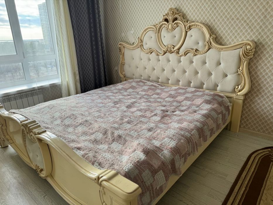 Продаю спальный гарнитур
