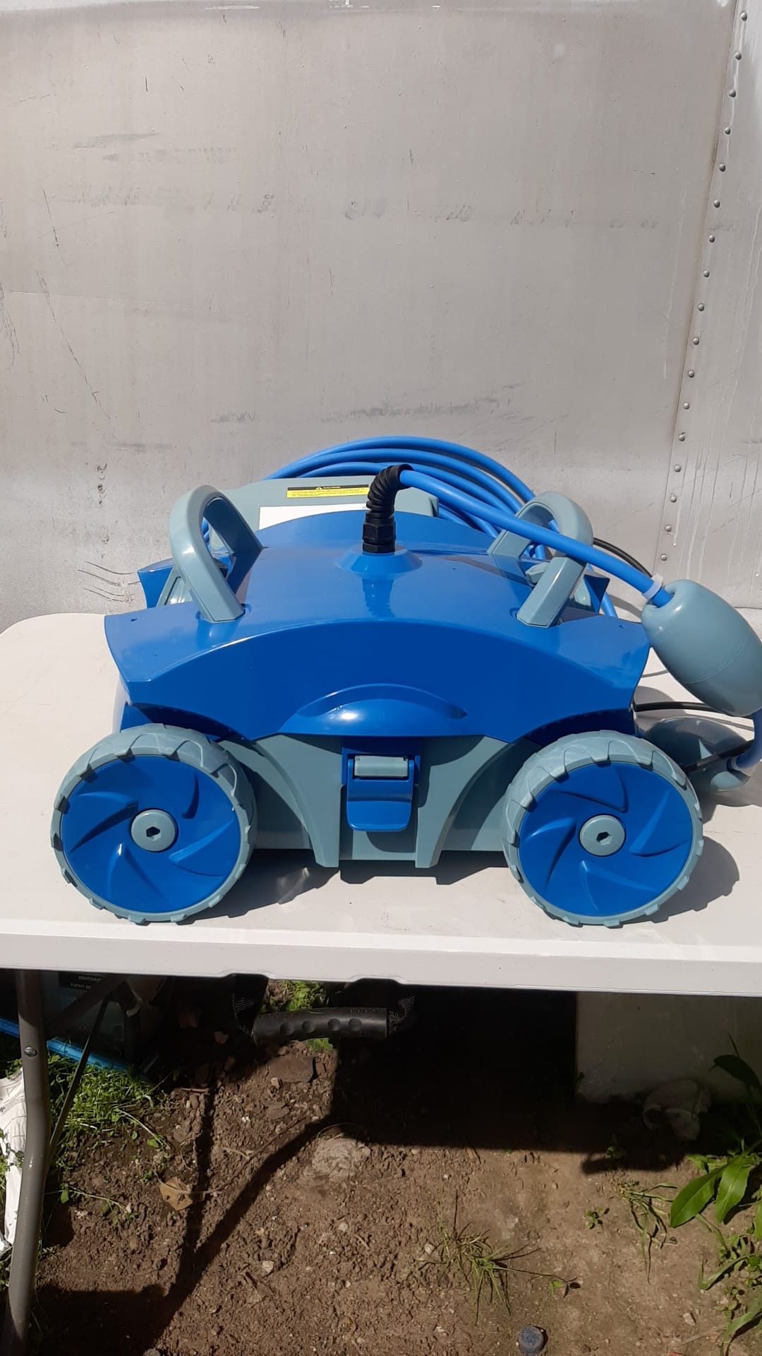 Robot de curățat piscina