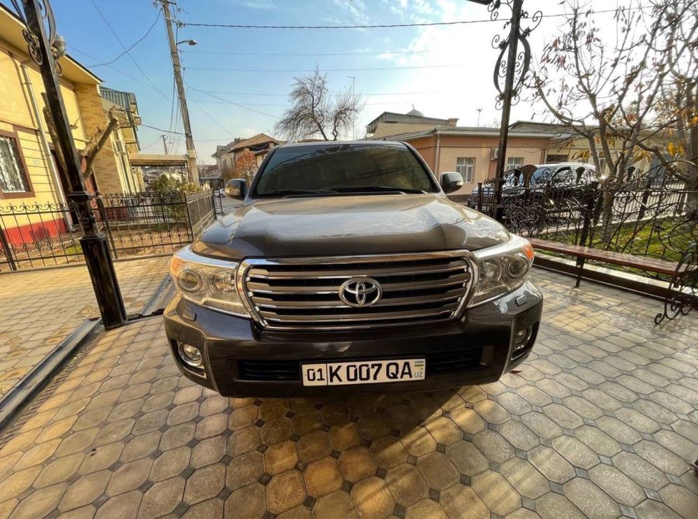 Toyota 2014 Land Cruiser 200 Full Option VXR Mokrie Asfalt 139.000km