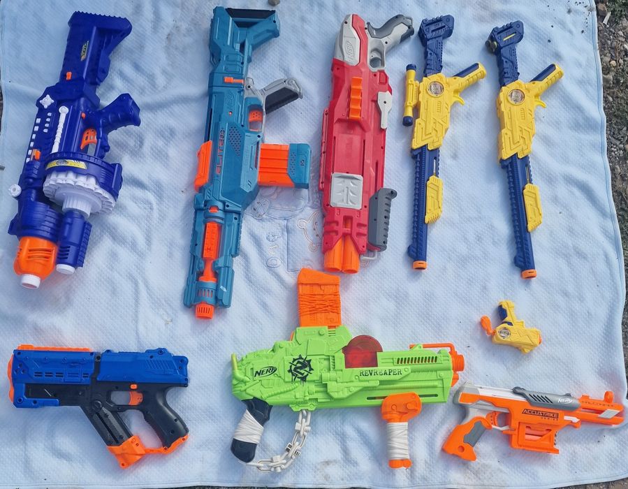 Vand puști și pistoale Nerf