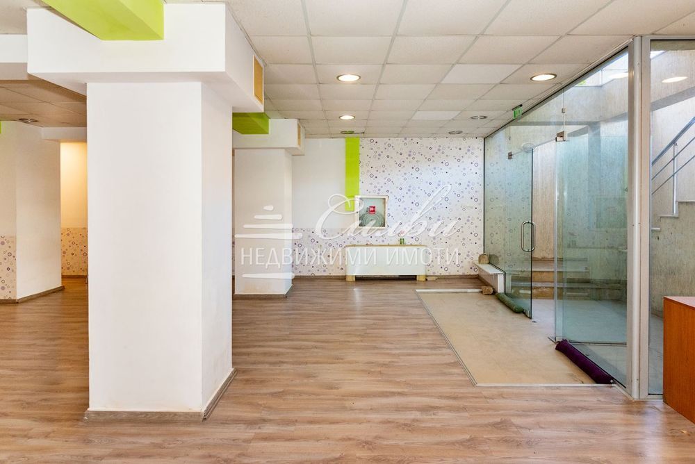 Продава се МАГАЗИН в централната част на града