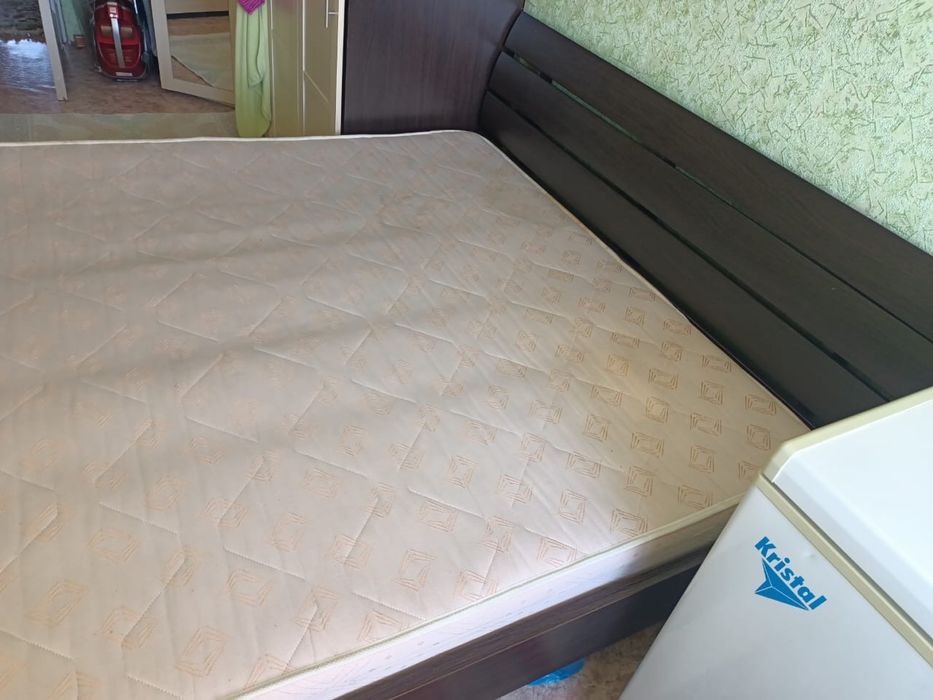 Двухспальная кровать