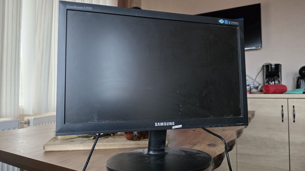 Samsung монитор 19 инча