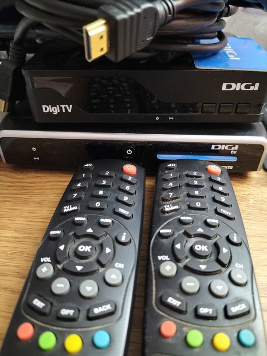 Antenă satelit cu 2 receivere Digi