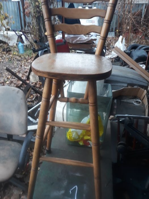 Масивни бар столове