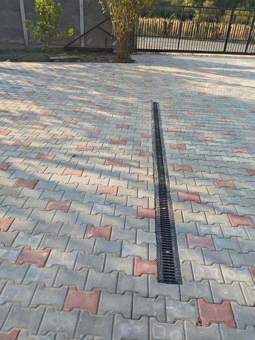 Executam pavaje borduri terasamente parcări industriale stații peco!