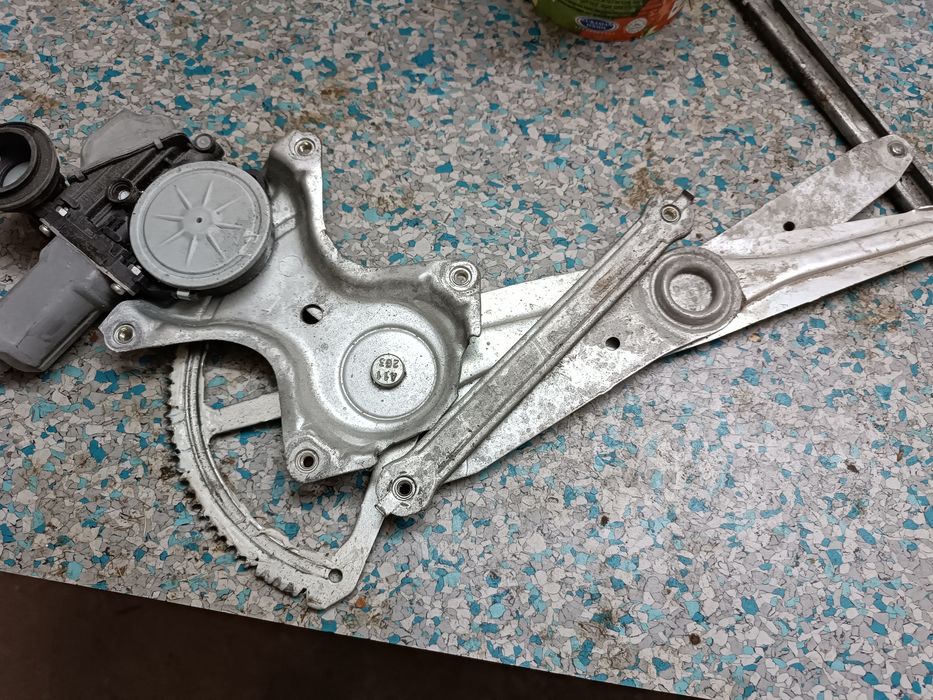 Стеклоподъёмник Тойота Хайландер 2012г.