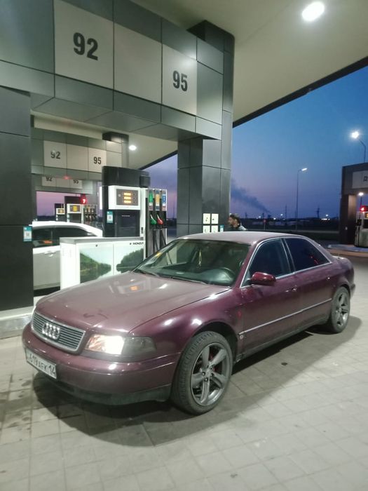 Продам ауди А8 автомат газ бензин объем 2'8 кожа салон музыка  обмен
