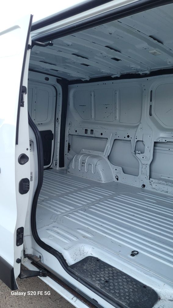 Renault trafic 2015  L2h1 Top!!