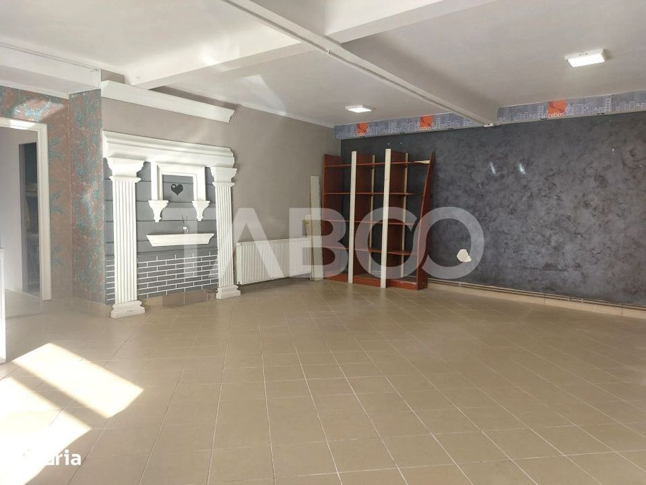 Spatiu comercial de inchiriat 65 mp vitrina la strada Orasul de Jos