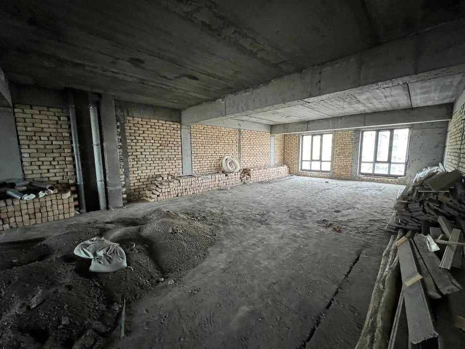 4-комнатная квартира рядом с ТРЦ Riviera, 131м2, Коробка, с кадастром