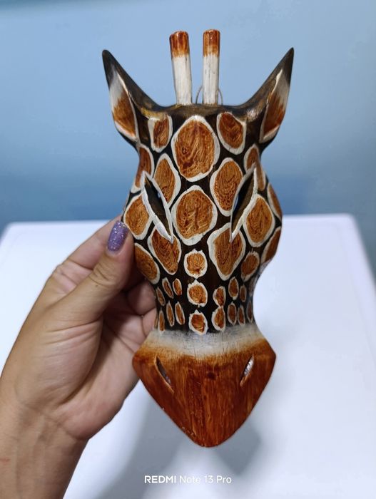 Маска ръчно резбована