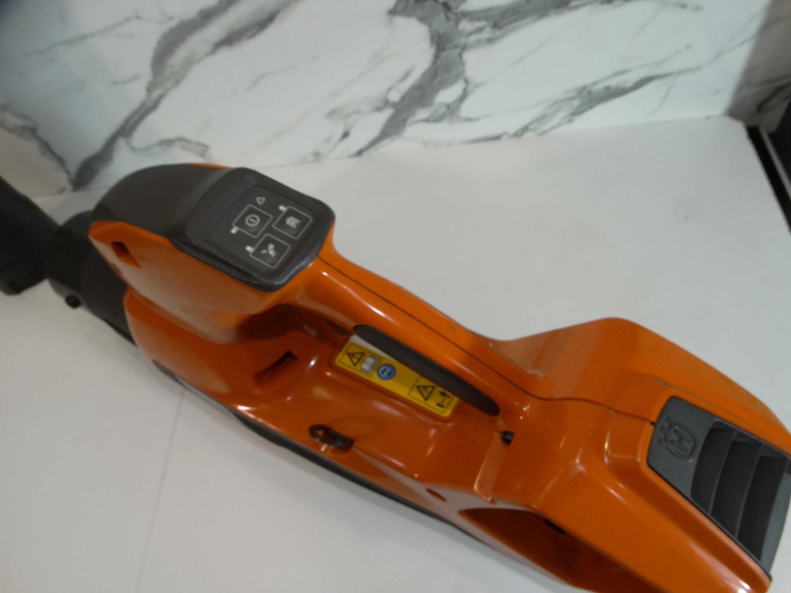 Husqvarna 525 iB / BLI 20 - Мощна акумулаторна метла