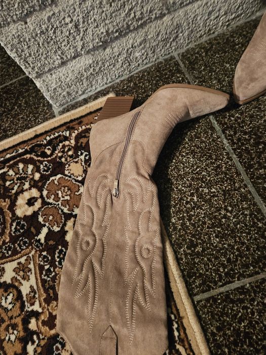 Бежови ботуши-тип каубойски