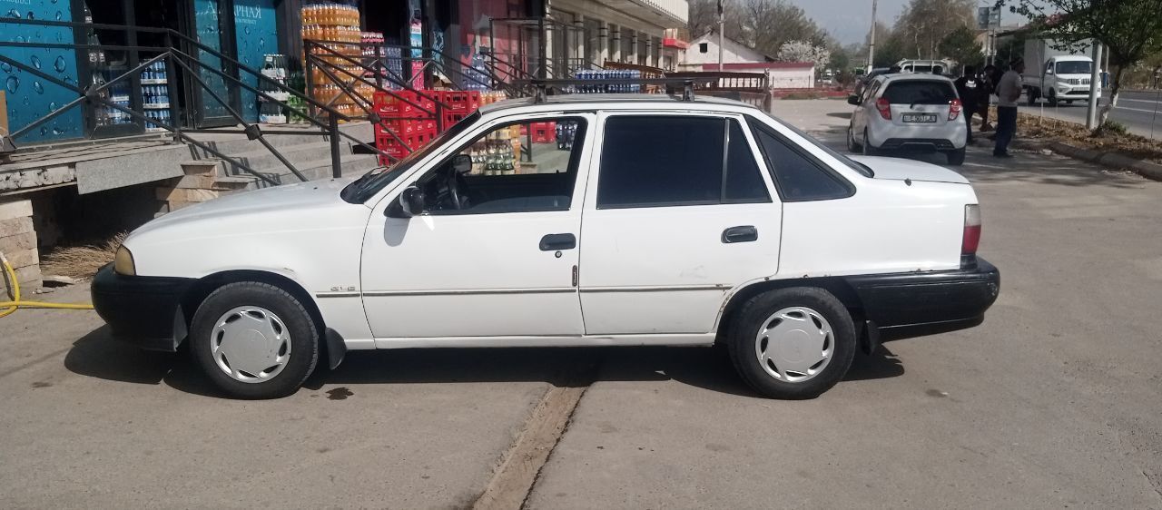 Продаю свою нексия 1