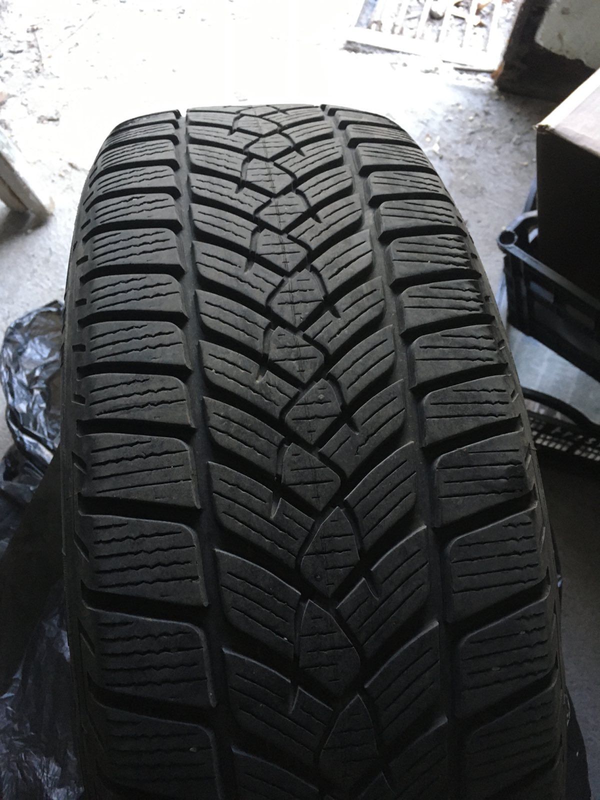 Продавам 2 бр. зимни гуми Fulda Kristall Control SUV 215/60 R17 96H ,