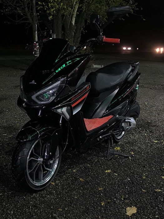 Макси скутер мопед