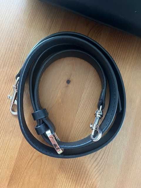 Черна чанта Guess