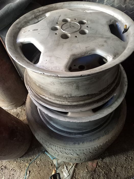 Продам диски одна треснула