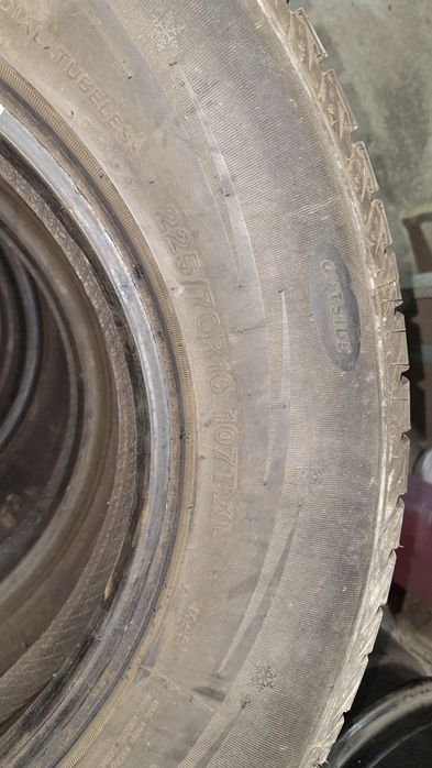 Продаю зимние шины 225/70R16