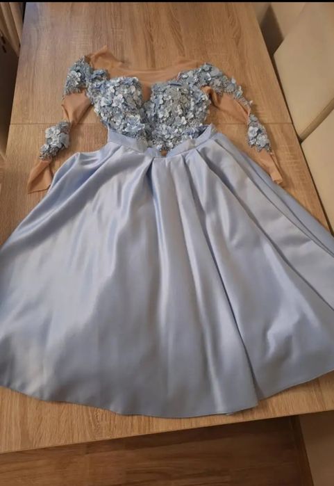 Compleu format din body cu  broderie aplicata manual  și fustă