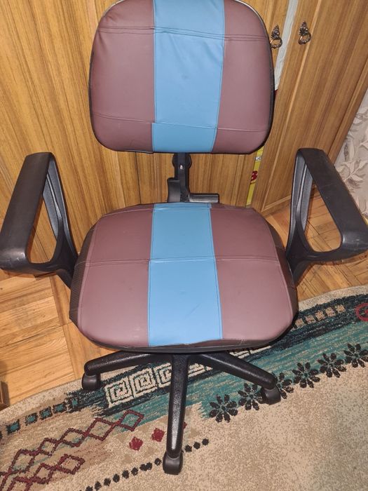 Продам офисное кресло.