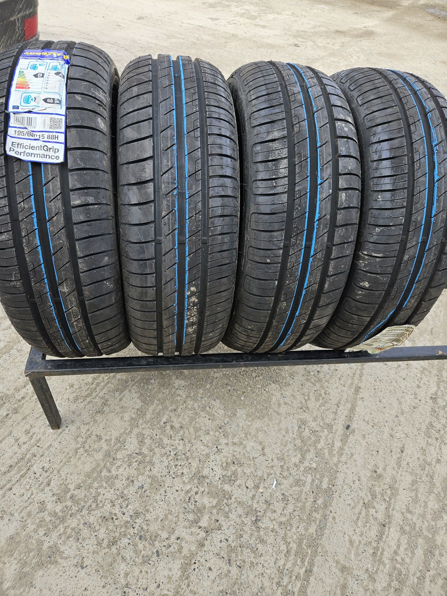 Vând anvelope vară 195/60/15 195/60r15 GOODYEAR