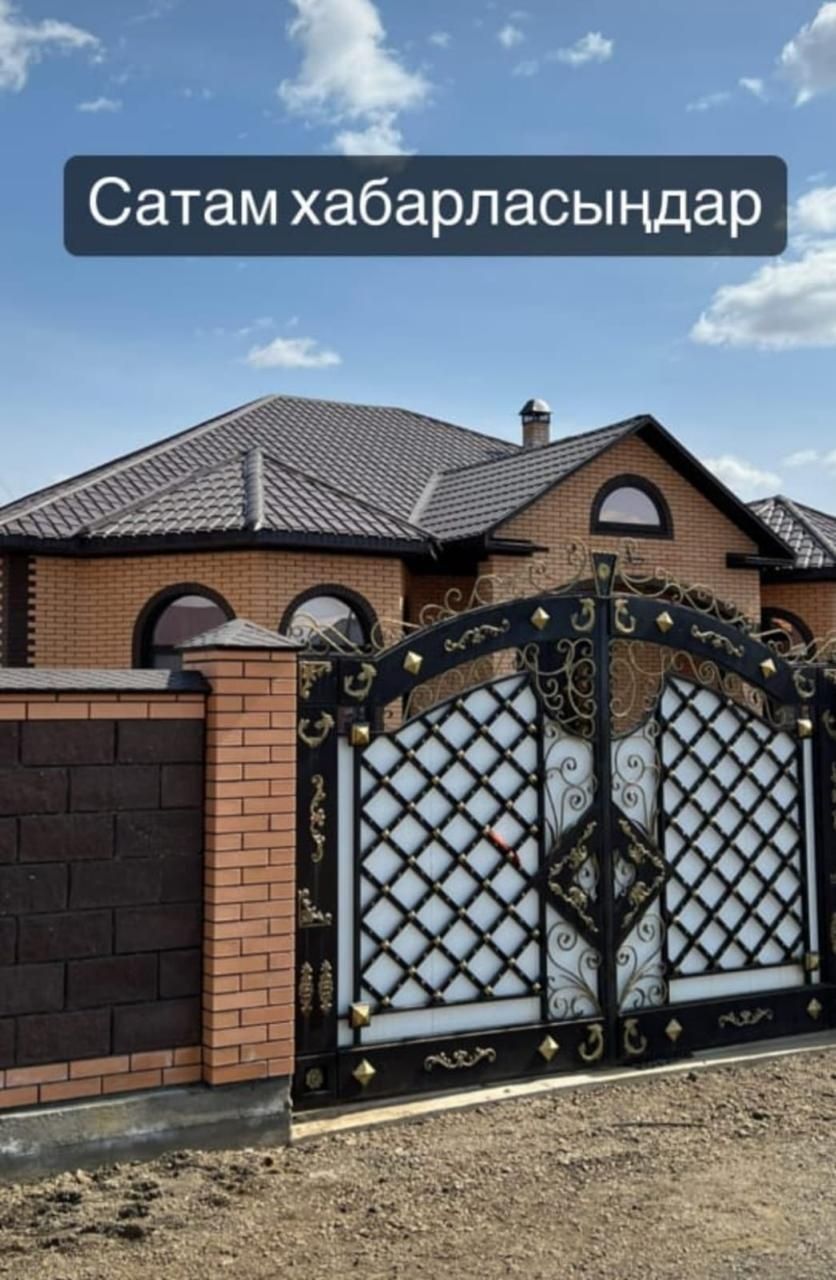 Продам дом в центре города.