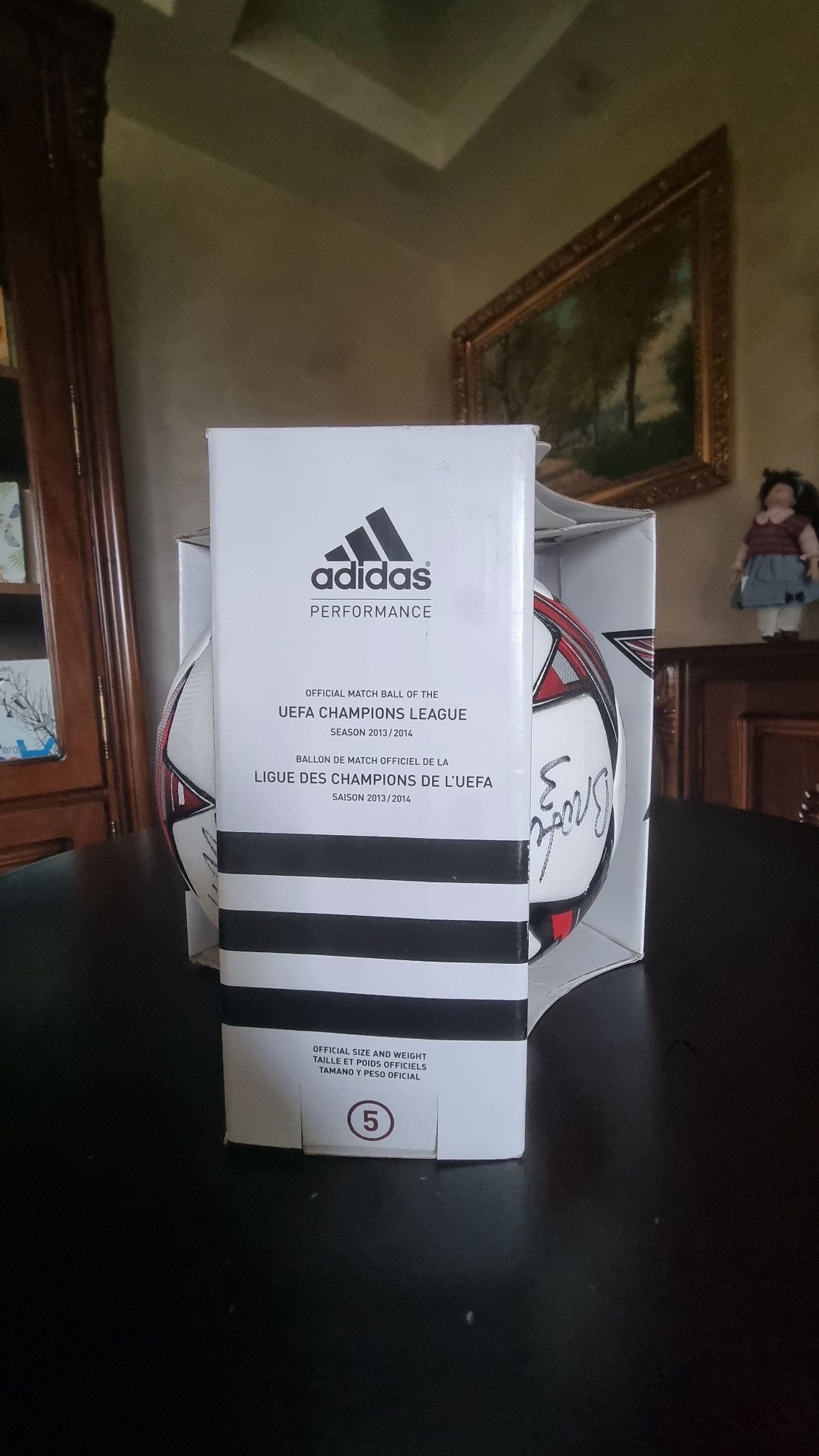 Minge oficiala UCL sezonul 2013-2014 cu autograful jucătorilor Stelei.