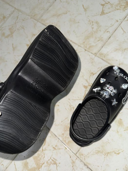 Кроксове с елементи по тях