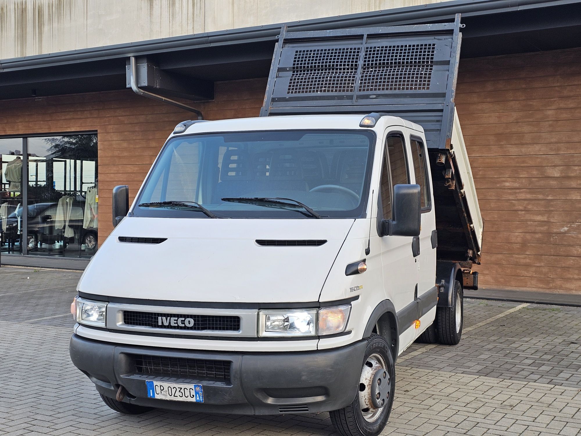 Iveco daily 35 12 2.3 turbo diesel 120cp 7 loc BASCULABIL PE 3 PARTI