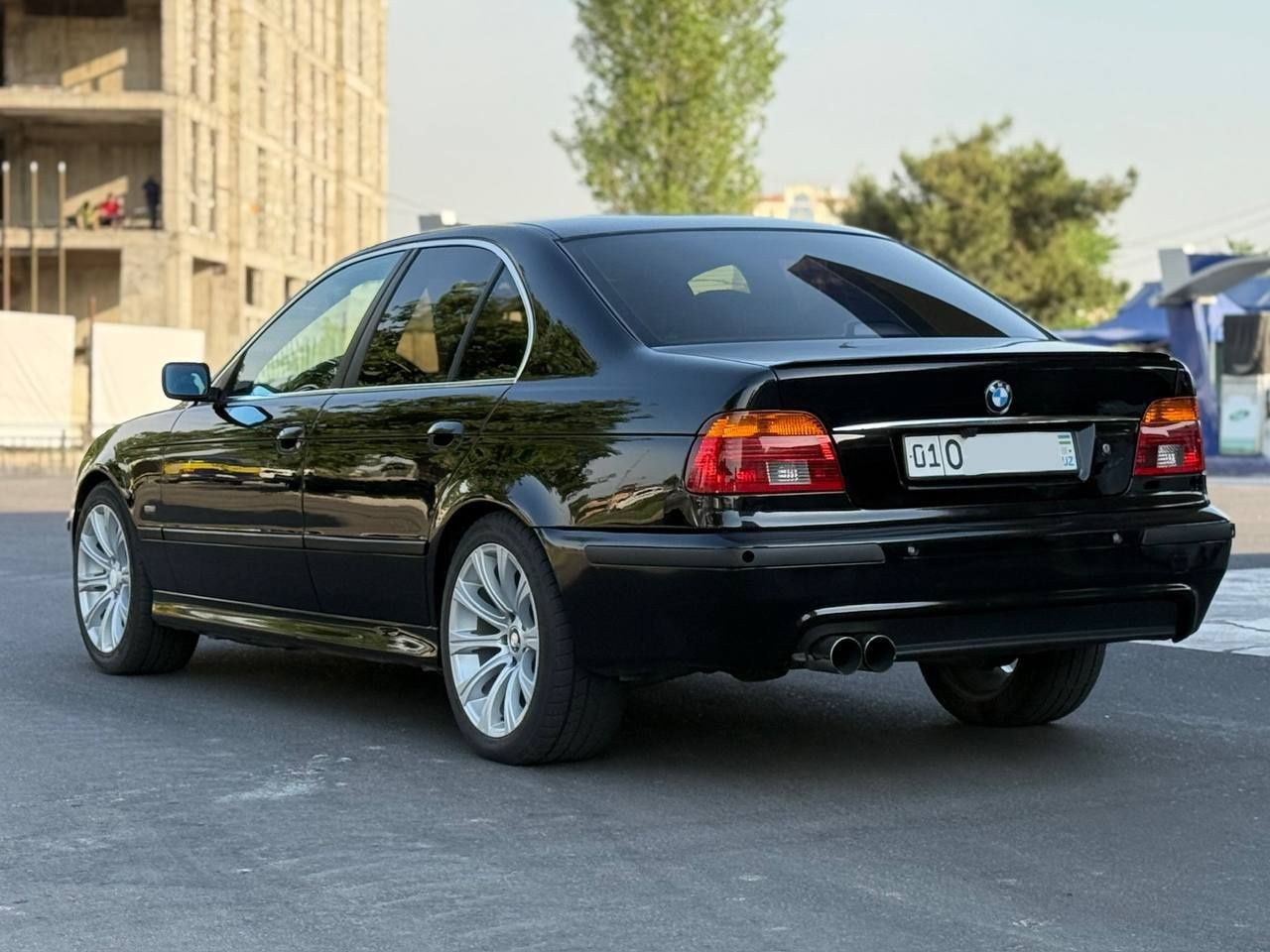 Легковая машина BMW