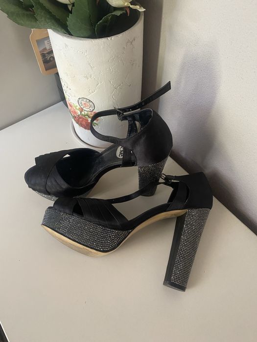 Официални обувки