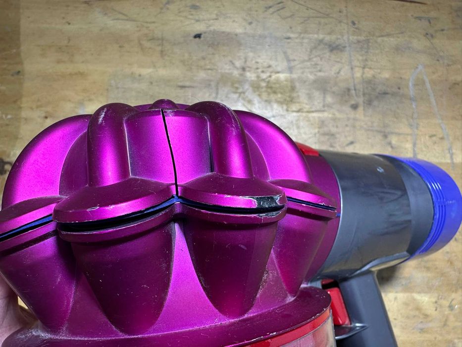 Aspirator dyson v8