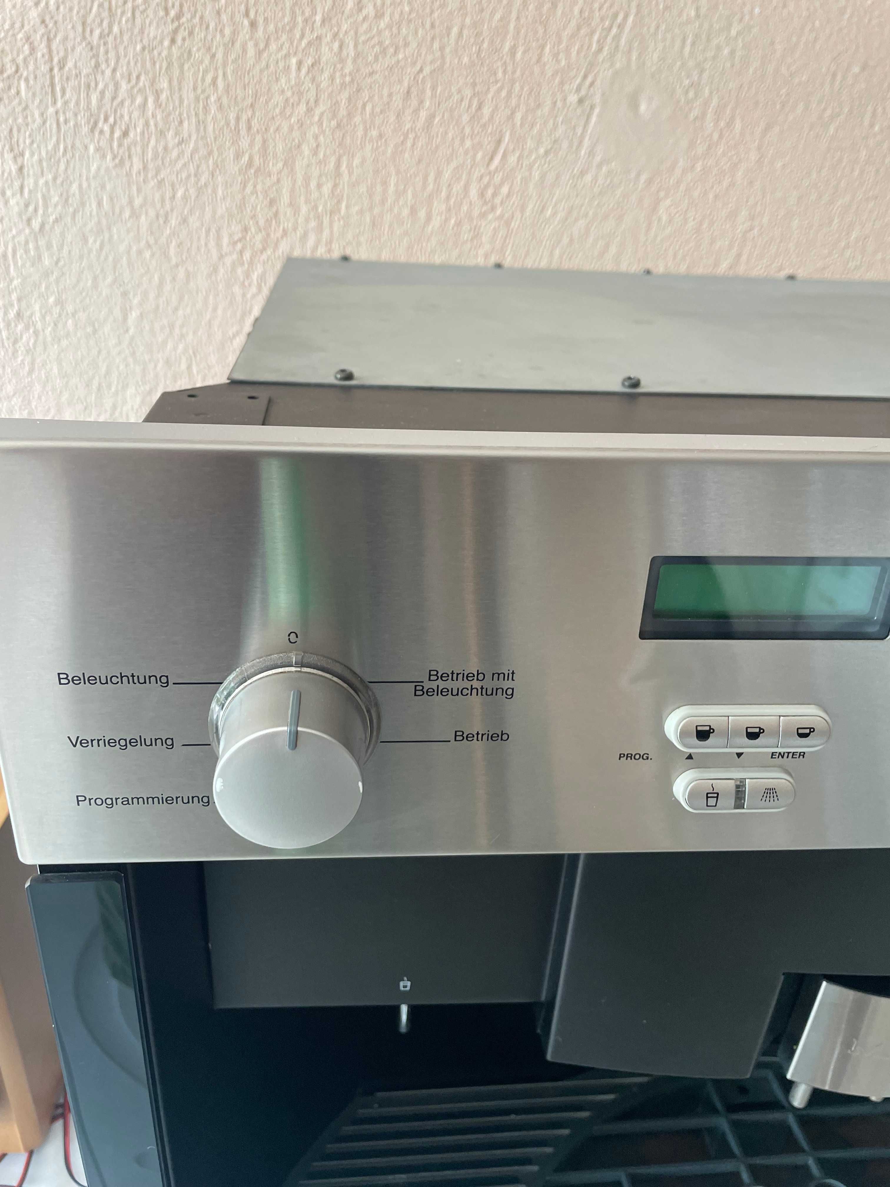 Кафе машина за вграждане Miele