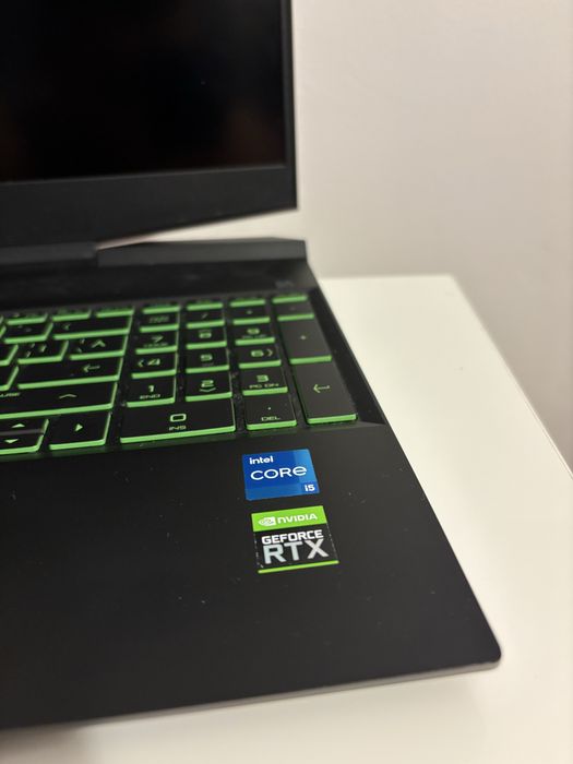 Laptop Gaming HP Pavilion 15-dk2xxx – Intel i5, RTX, SSD  impecabi