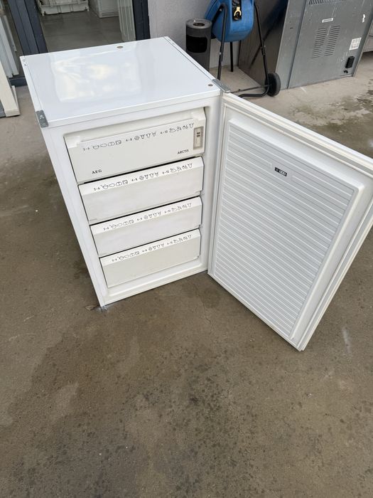 Малък фризер 4 чекмеджета АЕГ