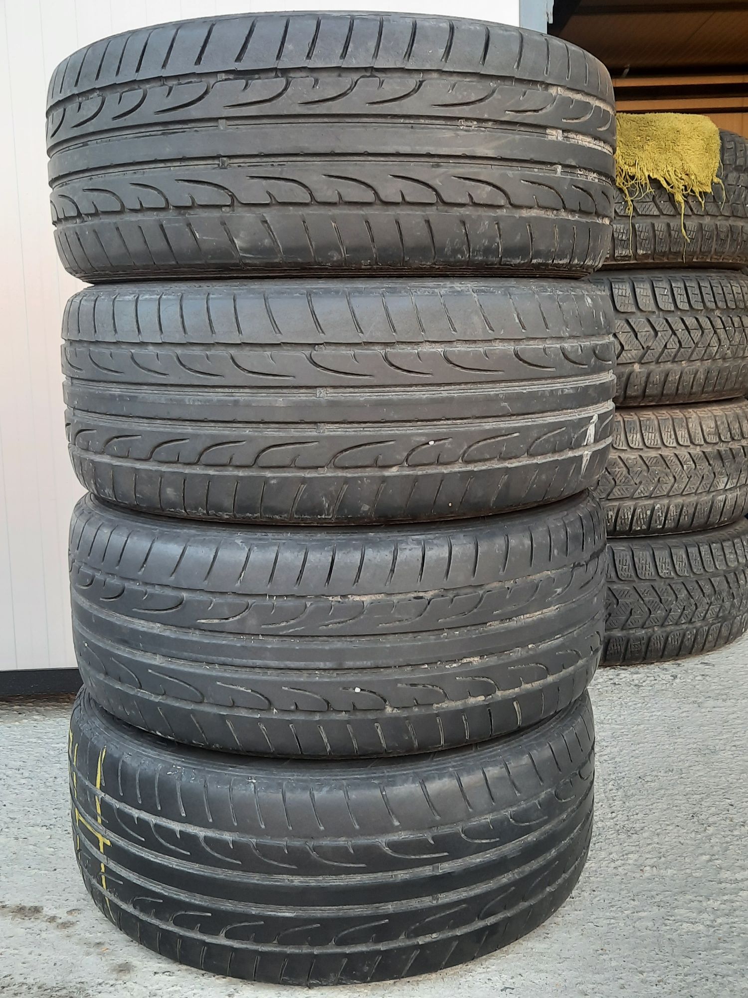 4 Броя Гуми 215/45/16 Dunlop