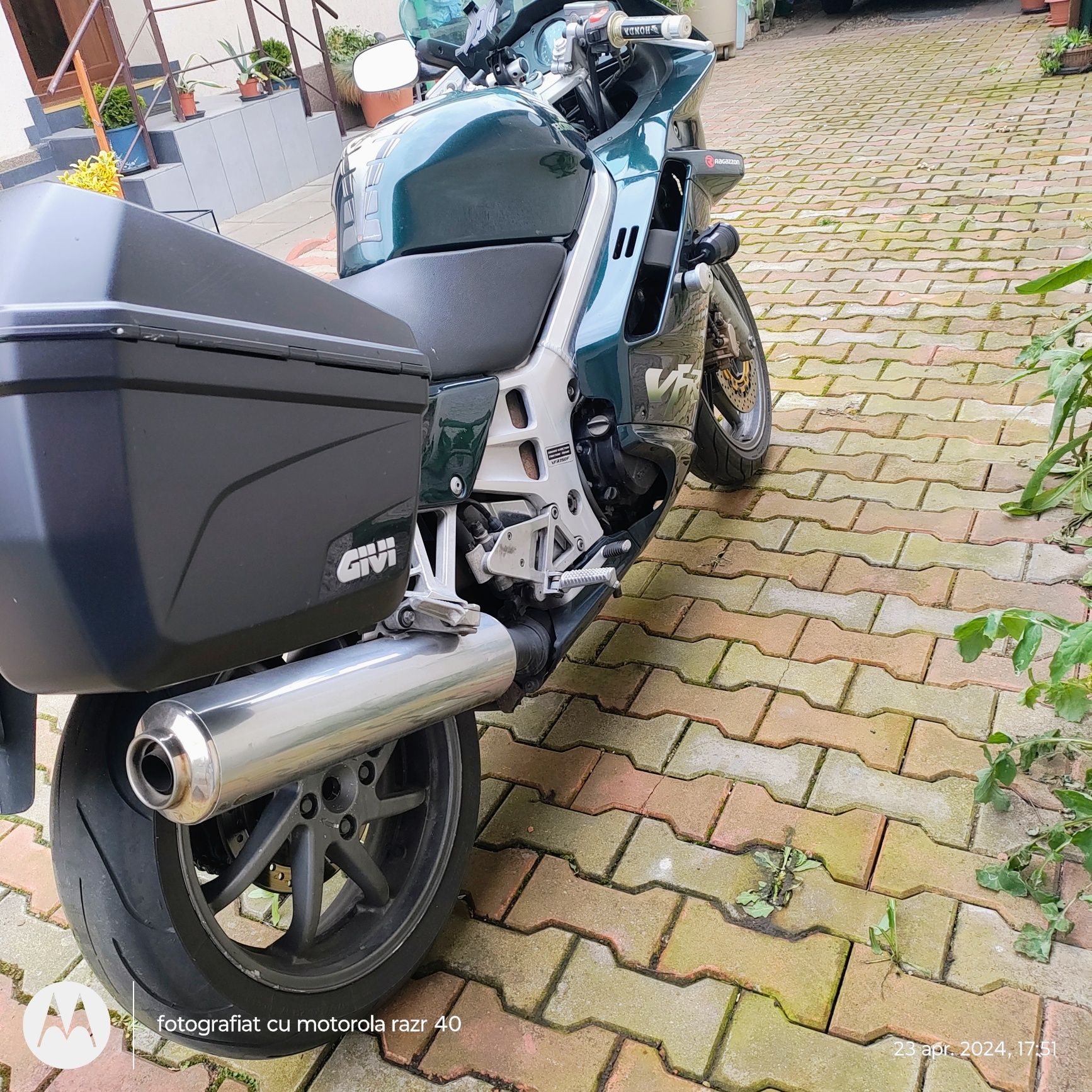 Honda vfr 750 f sport touring