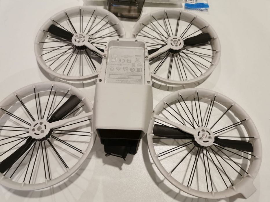 Drona DJI Flip, 3 baterii, incarcator