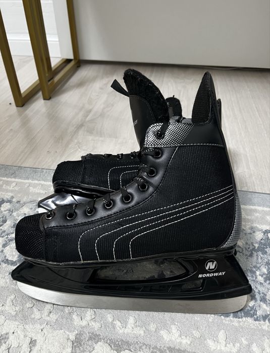 Продам коньки 15000 размер 43