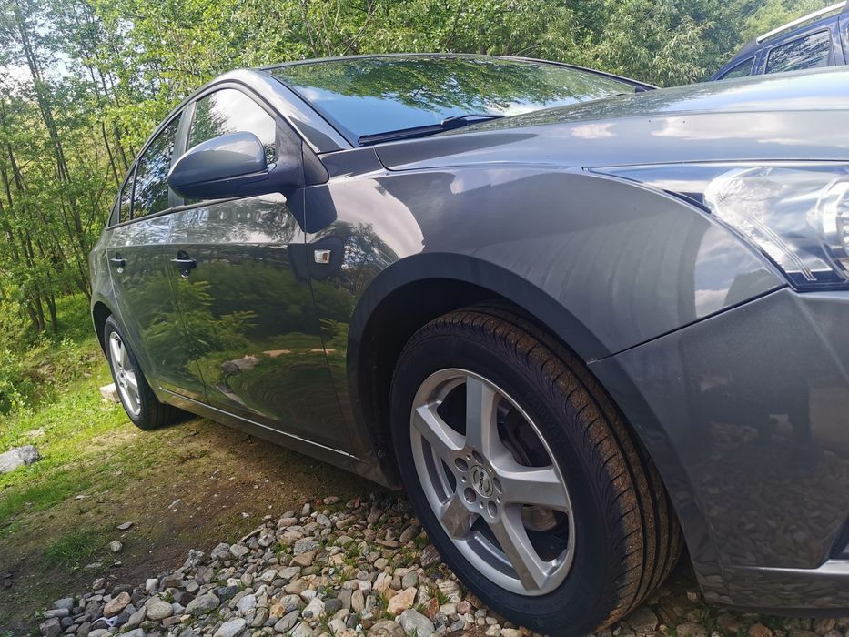 Vând Chevrolet Cruze 1.6 benzina  113 cp anul 2010
