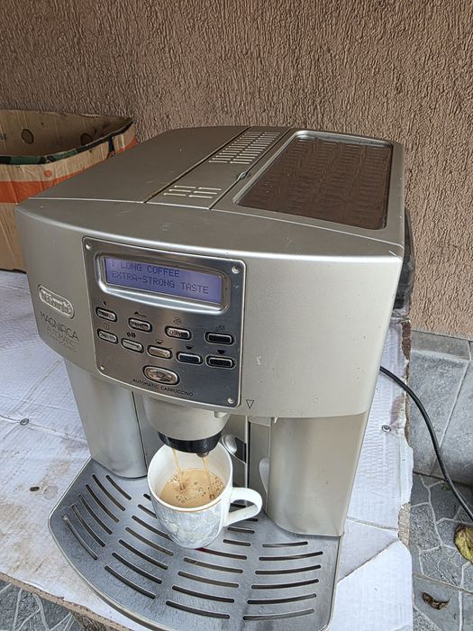Vând expresor de cafea Delonghi Magnifica Automatic Cappuccino
