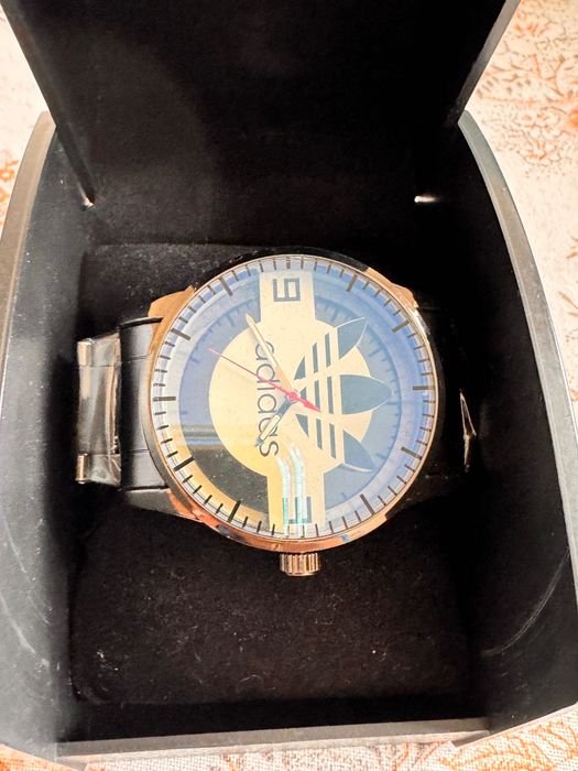 Часовник Адидас с желязна каишка