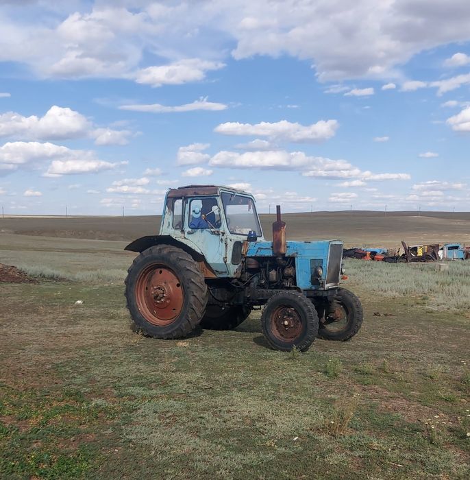 Трактор косилкасымен тармасымен бірге сатылады. Малға ауыстырамын