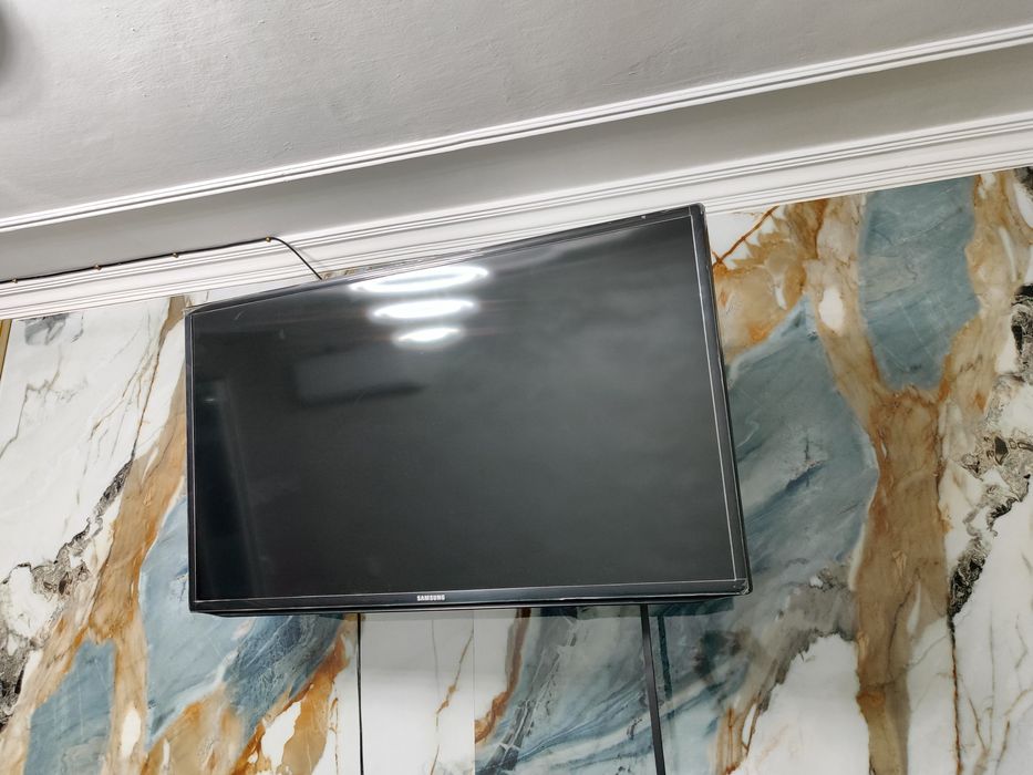 продается телевизор "Samsung" (диагональ 100 см)