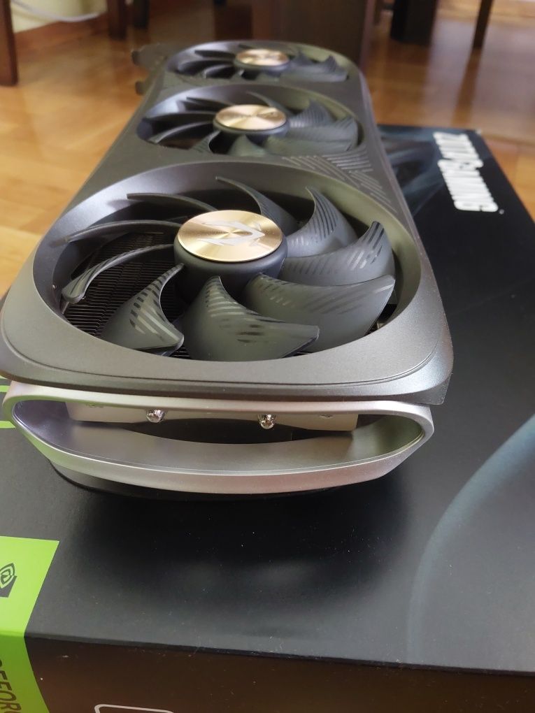 RTX 4080 16GB Gigabyte Aorus Master, Zotac Trinity