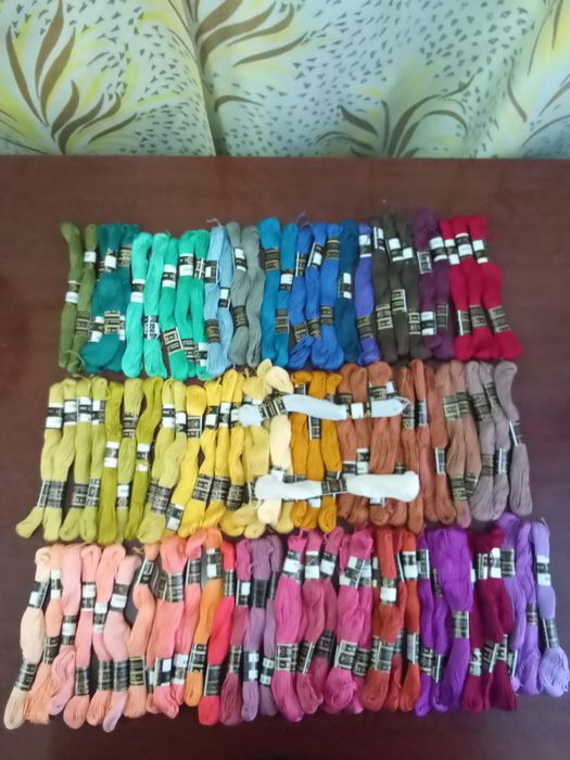 Продам нитки Мулине, спицы, канва.Всё новое.