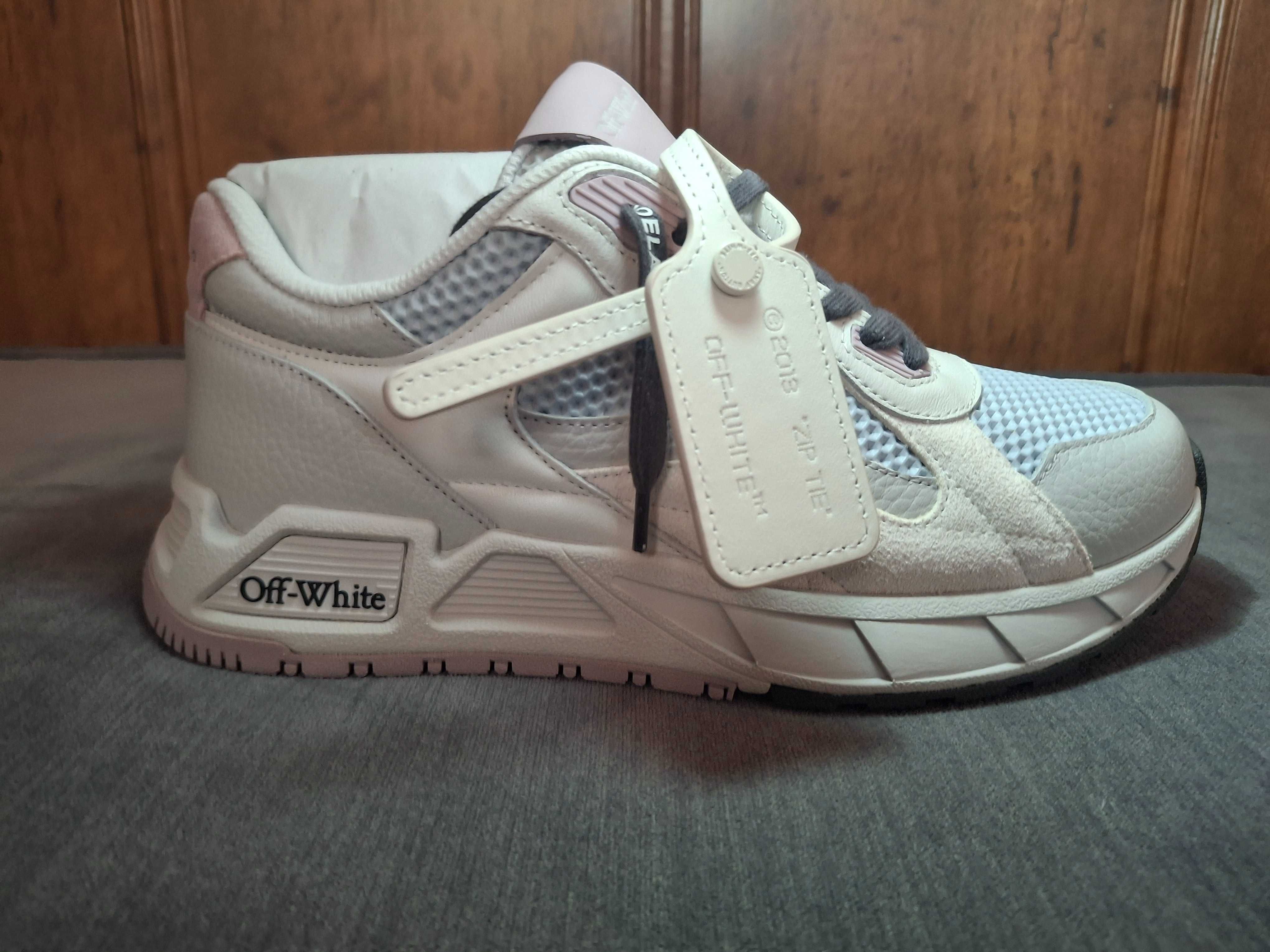 Off-White
Kick Off Sneakers; дамски; 37-ми номер; състояние ново;670лв