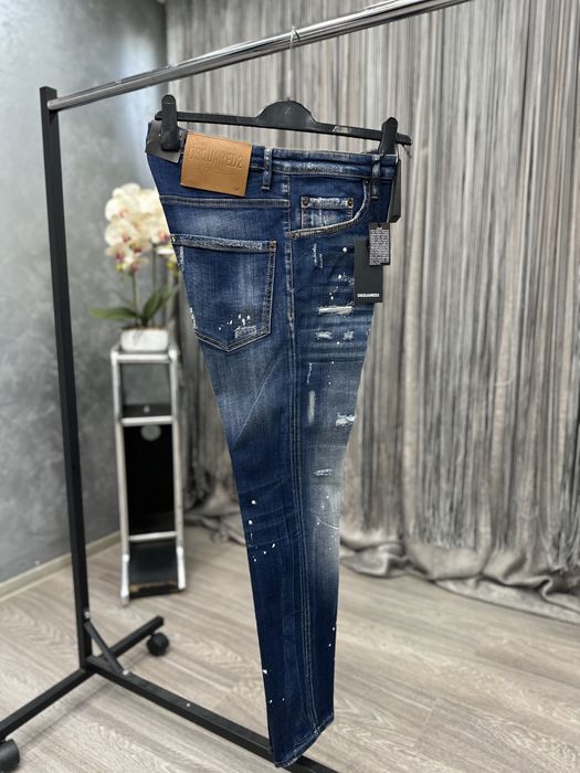 Blugi Dsquared2.  vin în mărimile 50L, 52XL, 54XXL, 56-3XL, și 58-4XL.